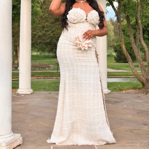 Off white long dress in a size XL - Picture 2 of 3